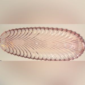 PiNK GLASS SERViNG DiSH